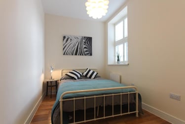 2 bed house, Howard Gardens, Adamstown, Cardiff, CF240EF - Image 7